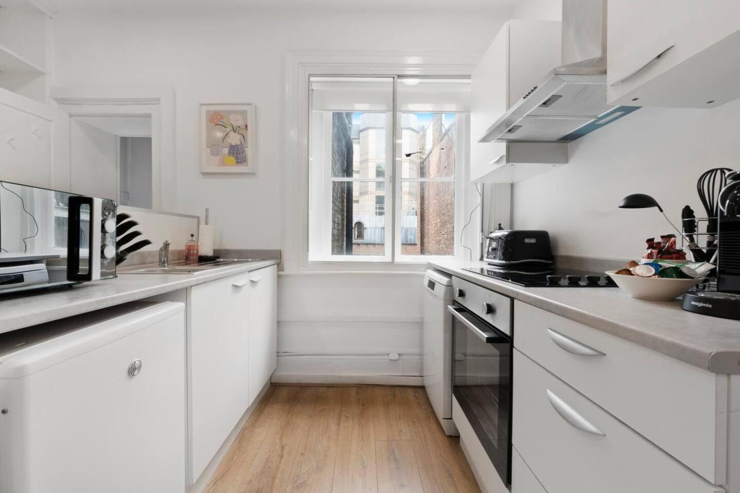 2 Bed Piccadilly Apartment 3 Londen Buitenkant foto